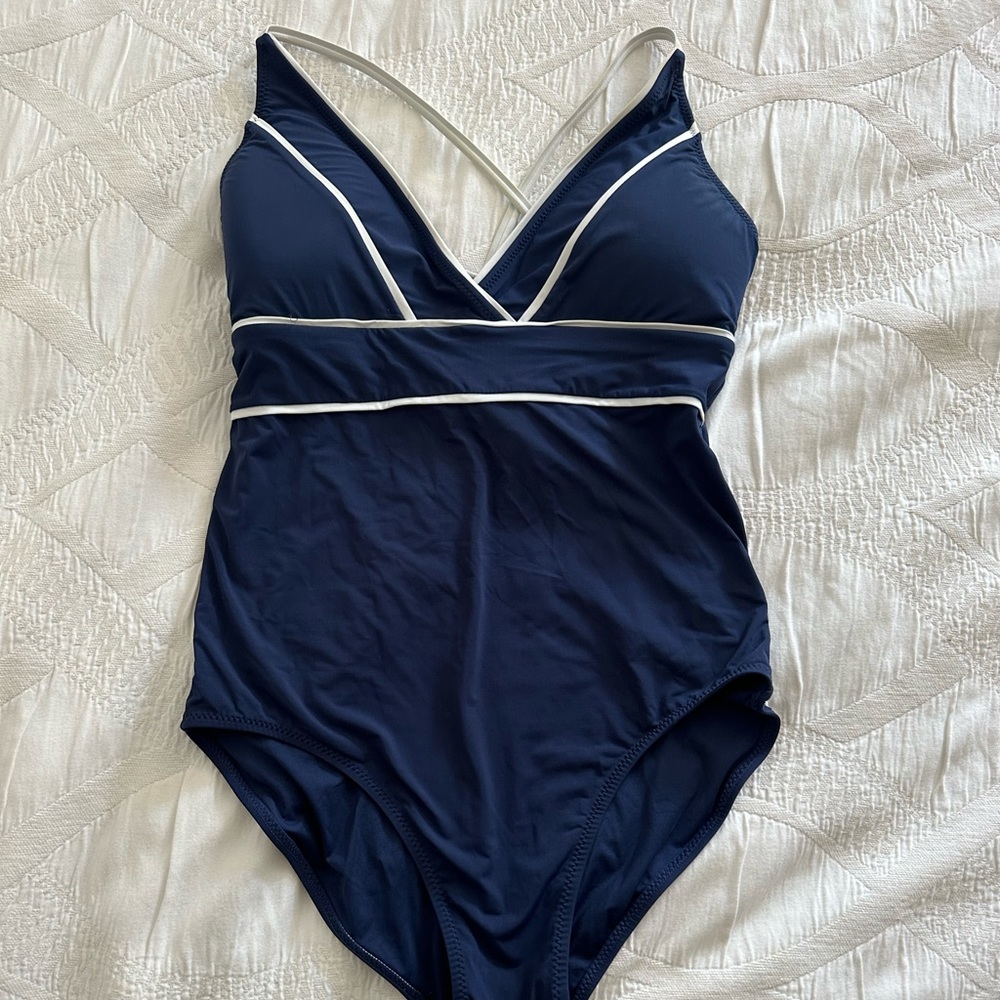 Vineyard Vines Women’s bathing suit, barely worn, size S